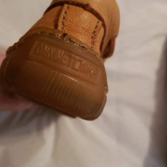 Minnetonka Maccocins Women's SZ 6.5 Tan - Picture 7 of 9